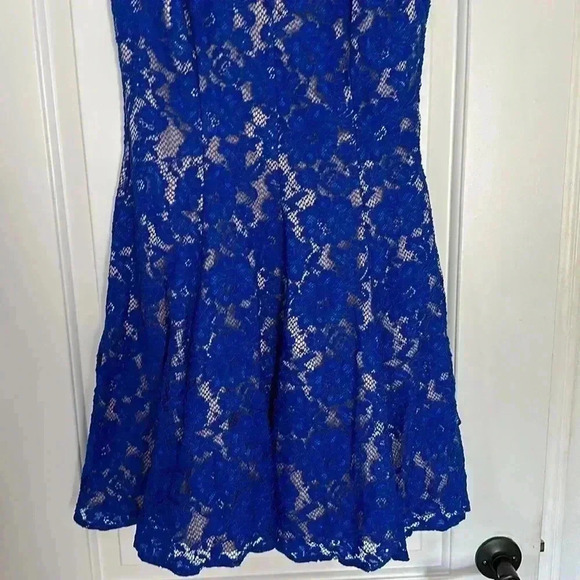 Eliza J Lace Overlay Fit and Flare Short Sleeve V Neck Dress Blue Sz 4 - Picture 4 of 9